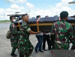 3 Jenazah TNI Penembakan di Papua Dipulangkan  ke Kampung Asalnya