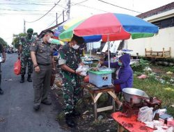 Kodim Klungkung Gelar Sosialiasi Prokes di Tempat Keramaian