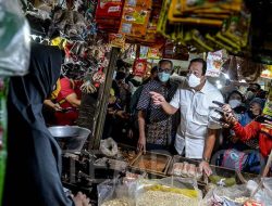 Kemendag Gelar Operasi Pasar, 10 Ton Minyak  Goreng Digelontorkan di Pasar Surabaya