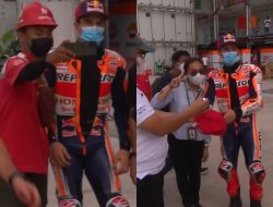 Duo Pebalap Motogp Diserbu Fans untuk Berswa Poto