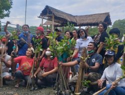 Guna Menjaga Kelestarian Alam, IKB Ofalangga Bali Tanam Mangrove