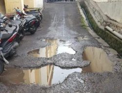 Jalan Menuju Pasar Galiran Rusak Parah, Warga: Pemerintah Diam Saja