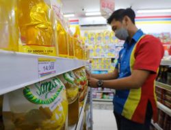 Alfamart dan Indomaret Muai Hari Ini Jual Minyak Goreng Rp23 Ribu/Liter