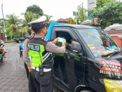 Ops Keselamatan Agung 2022, Polres Tabanan Gencarkan Road Safety Policing  Di Ruang Publik & Bagikan Masker