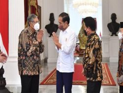 Jokowi Terima Pansel Calon Dewan Pengelela Keuangan Haji di Istana Merdeka