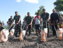 Peduli Kesejahteraan Rakyat, Kasad Tinjau Penanaman Jagung dan Projek Sumur Bor di NTT