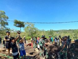 Mengintip Kebersamaan Prajurit dan Anak-anak di Lokasi TMMD Kodim Klungkung