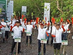 OJK dan IJK Gelar Kegiatan Tanam 20.000 Pohon Mangrove di Bali