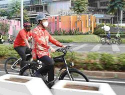 Peringati Hari Sepeda Sedunia, Anies Gowes Bareng 3 Dubes Negara Sahabat