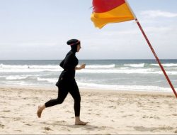 Pemerintah Prancis Larang Pakaian Renang Muslimah dan Bolehkan Wanita Bertelanjang Dada di Pantai