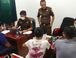 Pengurus LPD Anturan Ramai-Ramai Balikin Uang Hasil Korupsi ke Kejari Buleleng