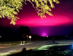 Dikira Alien, Cahaya Merah Muda yang Menyelimuti Langit Australia Ternyata Berasal dari Bangunan Ini