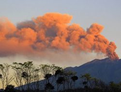 Enam Kali Gempa Tektonik, Masyarakat Diimbau Jauhi Area Kawah Puncak Gunung Raung