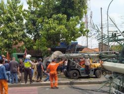 Ngeri, Truk Melaju Kecepatan Tinggi Tabrak Halte: 10 Orang Tewas-20 Luka-luka