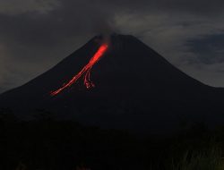 Status Siaga, Gunung Merapi Sembur Lava Pijar 2 Kali sejauh 1,7 KM