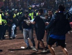 Tak Menyangka Insiden Kanjuruhan Terjadi, Pelatih Arema: Para Pemain Memiliki Hubungan Baik dengan Suporter