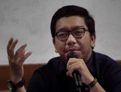 Pengacara Minta Lukas Enembe Diproses Hukum Adat, ICW: Baca Buku Pidana