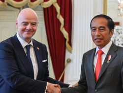 Ditemui Presiden FIFA di Istana, Jokowi Sepakat akan Uji Kelayakan Stadion Sepak Bola Indonesia