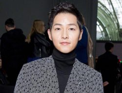 Song Joong Ki Mengaku Senang Main Film ‘Hwaran’ Meski Tanpa Bayaran