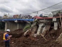 Bahu Jembatan di Jalan Raya Sukabumi-Bogor Ambrol Sebabkan Kemacetan Panjang