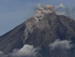 Pasca Erupsi, Gunung Semeru Diguyur Hujan Sejak Pagi