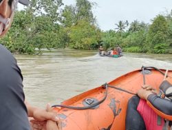 Perahu Rombongan Pengantin Terbalik di Sungai Momong Kalbar, 13 Penumpang Selamat dan 3 Hilang