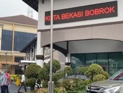 Heboh Running Teks ‘Plt Wali Kota Bekasi Bobrok’ di Gedung Asrama Haji Viral di Medsos