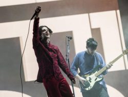 Aksi Panggung Band The 1975 Dihentikan Usai Ciuman Sesama Jenis dan Caci Maki Pemerintah Malaysia