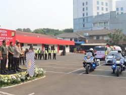 Hadiri Apel di Mapolres Metro Tangerang Kota, Kapolda Metro Jaya Lepas Bantuan Air Bersih untuk Masyarakat Tangerang