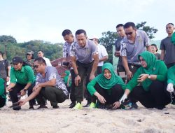 KASAD Bersama Peserta Apel Dansat, Melepas Tukik di Pantai Pandawa