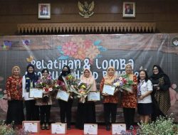 Dharma Wanita Persatuan Jakarta Barat Gelar Pelatihan dan Lomba Membuat Hand Bouquet