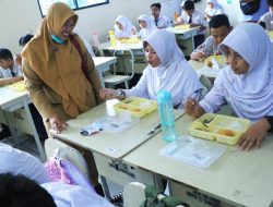 Sejalan Dengan Gerakan Aksi Bergizi Pemkot, Para Siswa SMPN 12 Kota Tangerang Sambut Antusias MBG