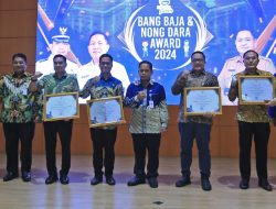 Apresiasi Para WP, Dr. Nurdin Serahkan Bang Baja dan Nong Dara Award