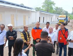 Forkopimda Flotim Tinjau Progres Huntara untuk Korban Erupsi Gunung Lewotobi