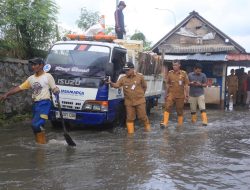 Respon Laporan Warga, Dr. Nurdin Tinjau Langsung Genangan Air di Karang Tengah