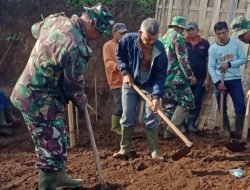 Semangat Gotong royong, Personel Kodim 1609/Buleleng Renovasi Rumah Tidak Layak Huni Warga