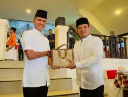 Pangdam IX/Udayana Laksanakan Buka Puasa Bersama Forkopimda Dompu di Pantai Lakey